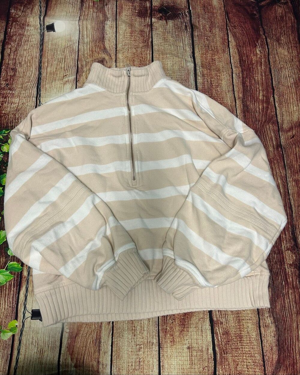 Aerie Half Zip Sweatshirt Striped Cream/White Size M